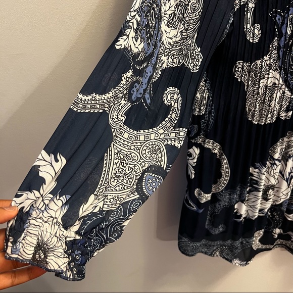 Navy blue pleated blouse - Picture 4 of 8